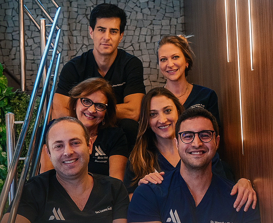 Equipe multidisciplinar da Clínica Audimontedonio reunida